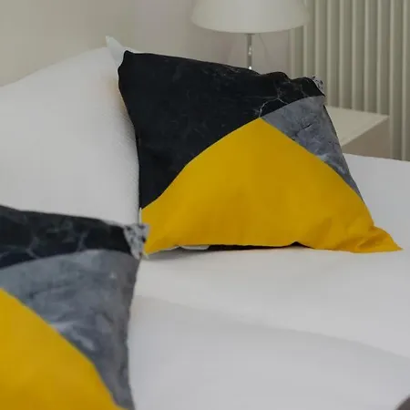 Kolejowa By Renters Apartment