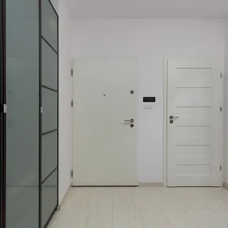 Kolejowa By Renters Apartment *