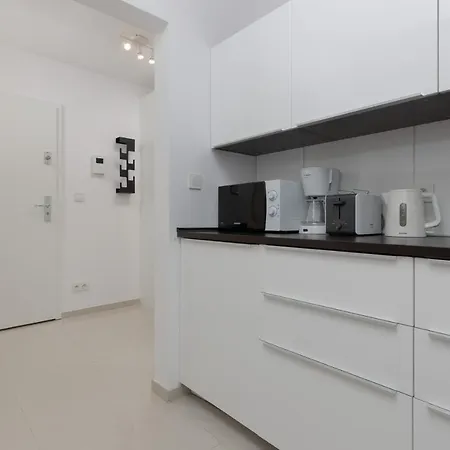 Kolejowa By Renters *