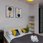 Kolejowa By Renters Appartement Varsovie