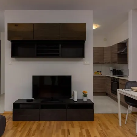 Kolejowa By Renters Apartmán *