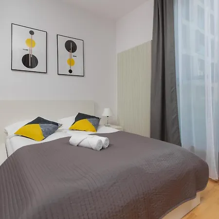 Kolejowa By Renters Apartmán